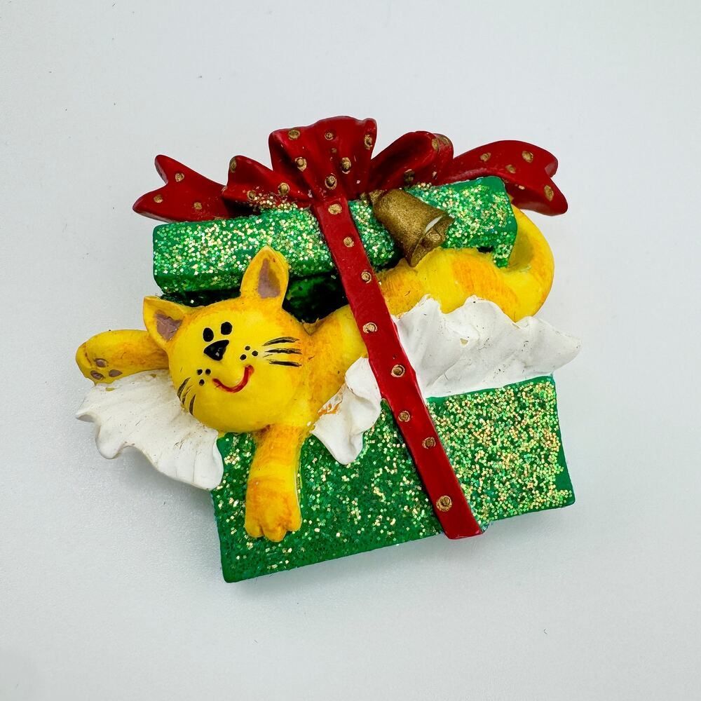Vintage Avon Cat In Present Box Brooch Festive Feline Fun 90s Ceramic Happy